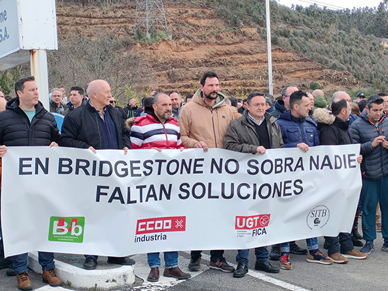 Sindicatos convocan tres días de huelga en las plantas de Bridgestone de Puente San Miguel y Basauri contra el despido de la mitad de la plantilla