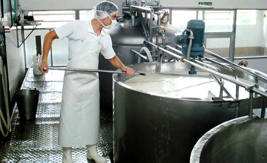 UGT FICA gana la demanda contra la patronal láctea y consigue que los trabajadores cobren un 9,7% más que en 2021