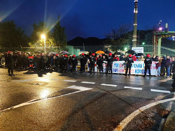 La plantilla de Petronor se moviliza por su convenio