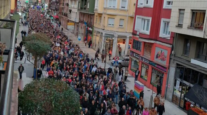 Miles de personas vuelven a respaldar a la plantilla de Aspla en Torrelavega