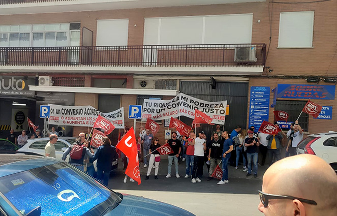 Concentración de delegados y delegadas de UGT FICA del sector de Artes Gráficas