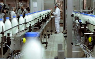 Firmadas las tablas salariales del convenio de industrias lácteas, que ratifican la subida salarial de un 9,7% más que en 2021