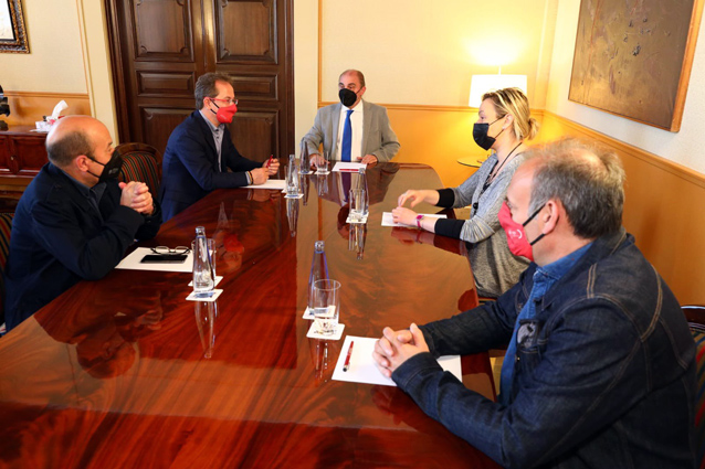 UGT FICA y el Gobierno de Aragón estudian las alternativas de futuro para los trabajadores de la central de Andorra