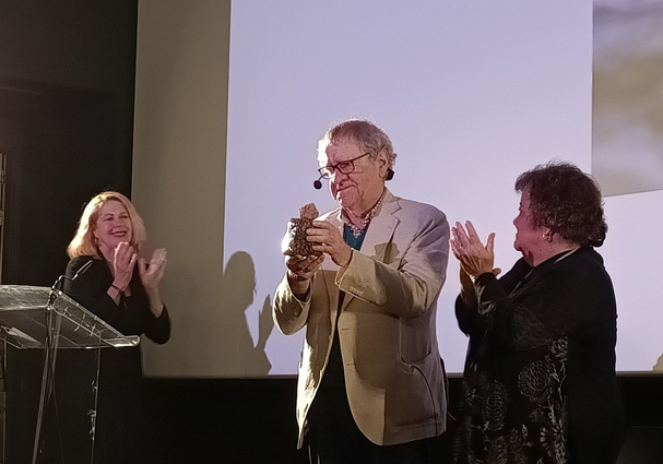 AGFITEL felicita a Ian Gibson por el IV Premio Lola González, entregado por la Asociación Arte y Memoria