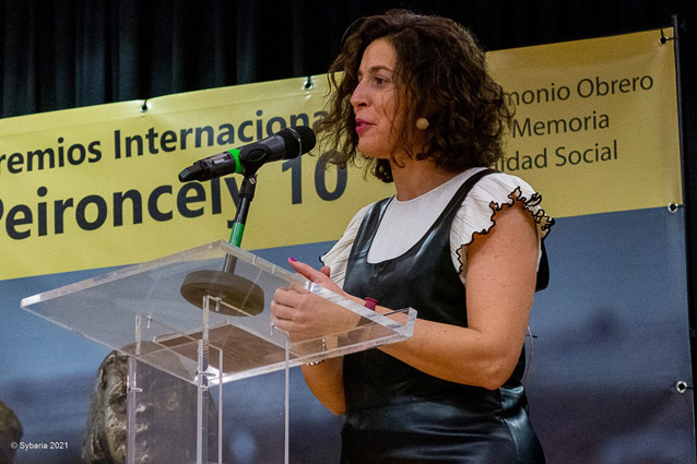 211221 Premios Perioncely Laura