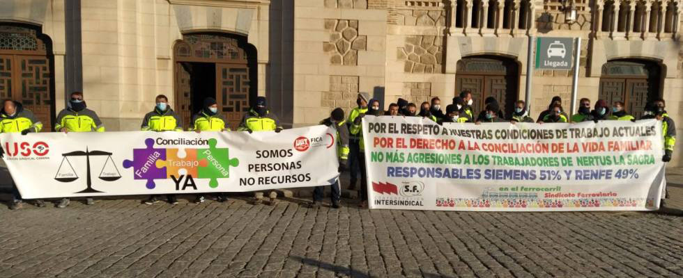 Los trabajadores de Nertus reivindican su derecho a la conciliación en una marcha de protesta en Toledo