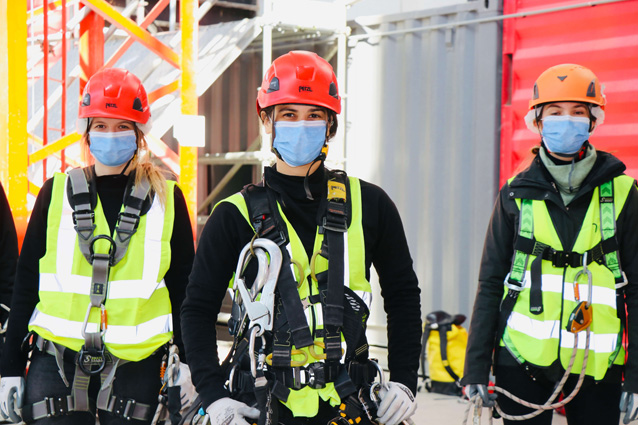 La construcción suma más de 20.000 mujeres en 2021, que ya representan el 9,6 % de las personas ocupadas en el sector