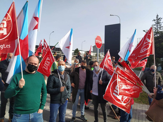 Delegados de UGT FICA de Naturgy se concentran en defensa del convenio