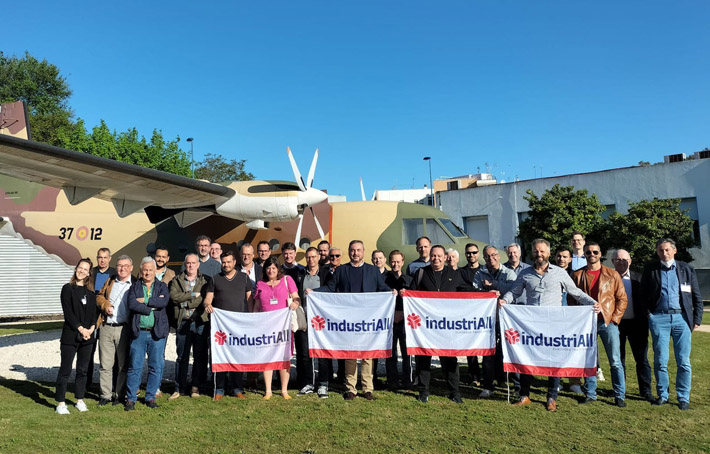 Una delegación de UGT FICA visita las instalaciones de Airbus Defensa &amp; Space de Tablada