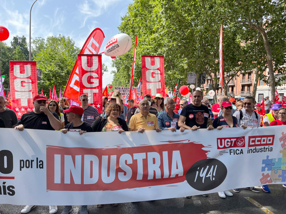 Apoyo masivo a la manifestación en defensa de un Pacto de Estado por la Industria