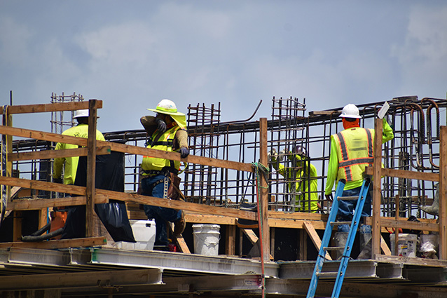 Los y las trabajadoras de la construcción cuentan desde hoy con más derechos y salarios