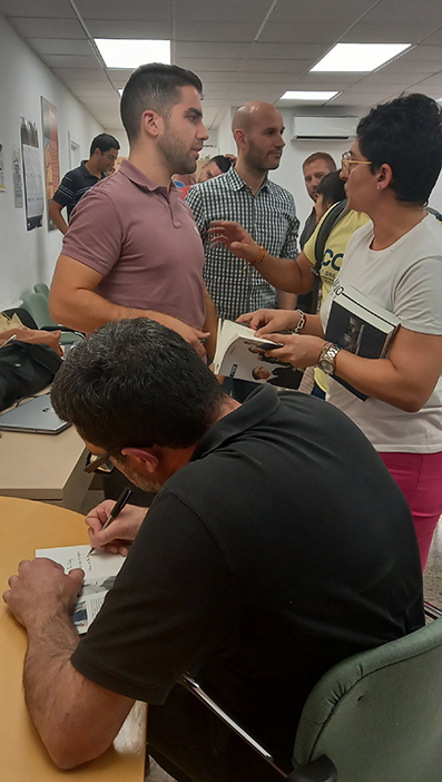 El fotógrafo Paco Gómez inaugura la novena edición de Los libros, a las fábricas dedicada a los fotolibros