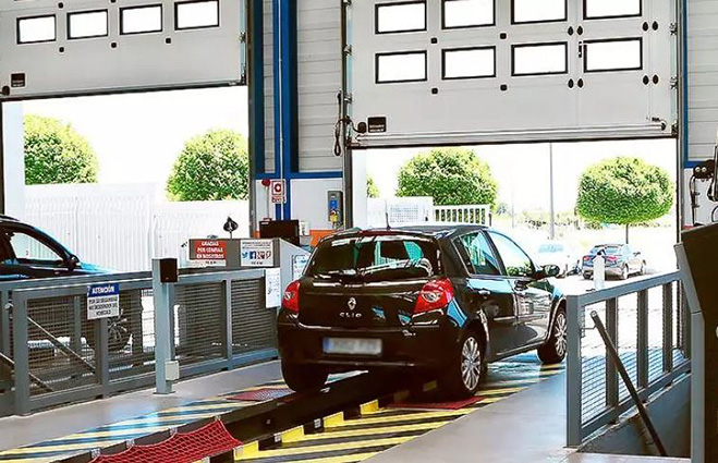 Concentración mañana del sector de las ITV de Cataluña para exigir un incremento salarial con cláusula de revisión