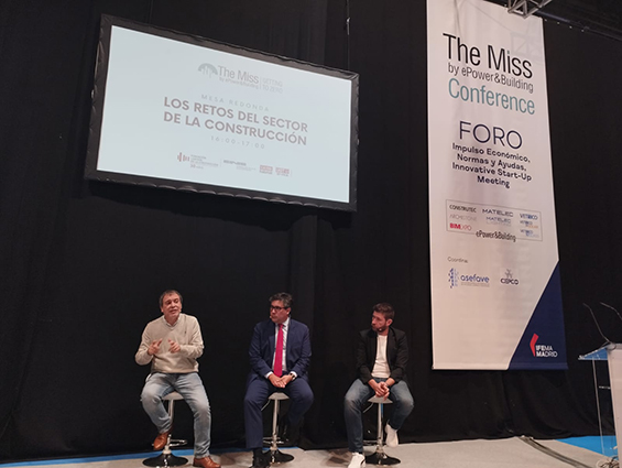 221115 Mesa de debate construccion 3