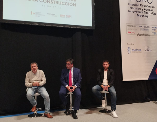 221115 Mesa de debate construccion 4