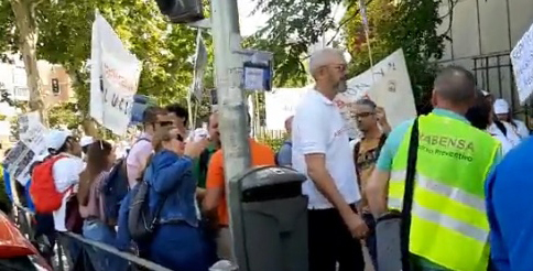 Encierro de los Comités de Empresa de Abengoa en la sede de SEPI