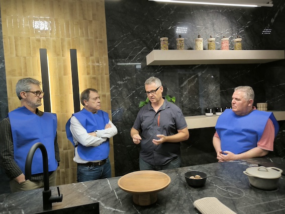 Mariano Hoya visita la planta de Marazzi Iberia en Castellón de la Plana