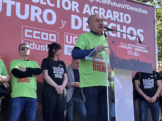 110424 Concentracion Ministerio Agricultura Pepe Alvarez 1