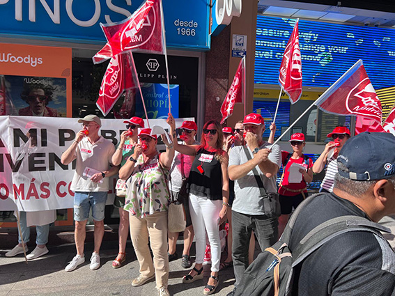 Concentración en defensa de salarios dignos en el Sector del Comercio de Óptica de Madrid