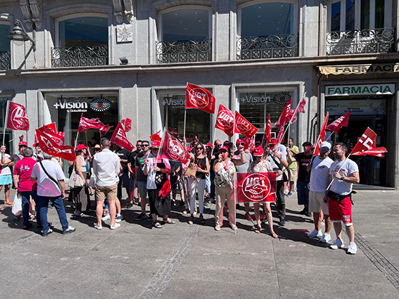 120724 Concentracion Convenio Optica 1