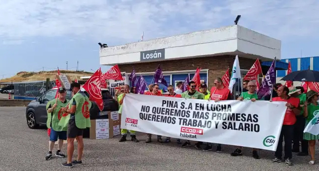 La plantilla de PINASA se moviliza de nuevo para denunciar que la empresa no paga los salarios