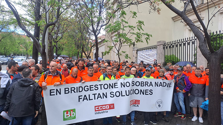 Sindicatos y Bridgestone deciden prorrogar la negociación del ERE y la próxima huelga se aplaza al 8 de mayo