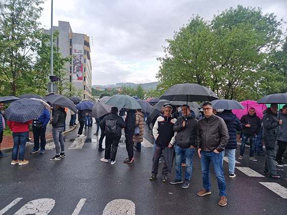 Bridgestone: la huelga continúa y la plantilla mantiene la presión tras la prórroga en la negociación del ERE