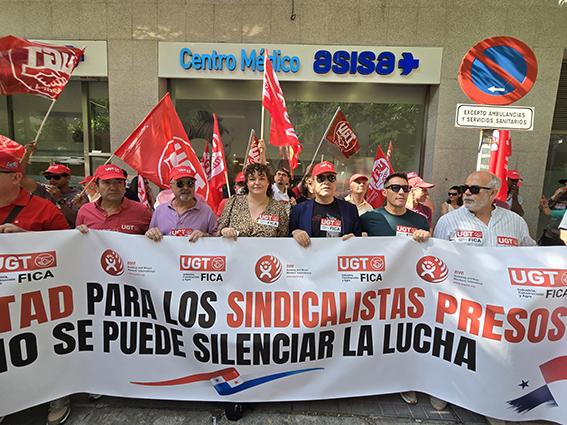 060625 Concentracion Embajada Panama 1