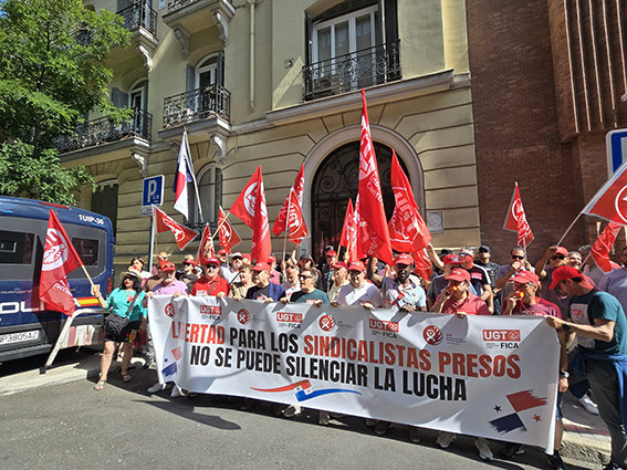 Mariano Hoya denuncia la persecución inaceptable de sindicalistas panameños ante la Embajada de Panamá