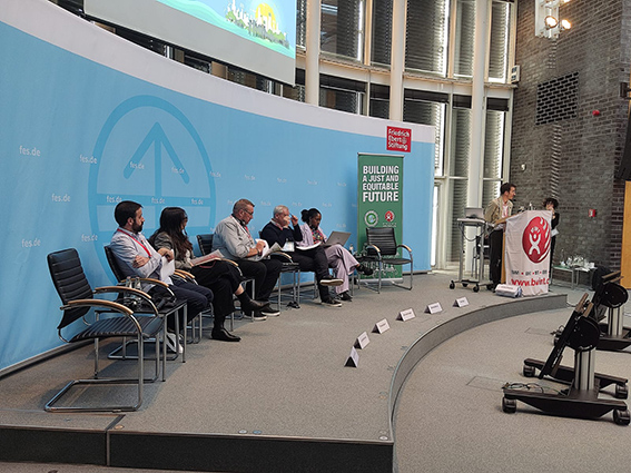 071025 Sergio Hernandez en Conferencia Europea 1