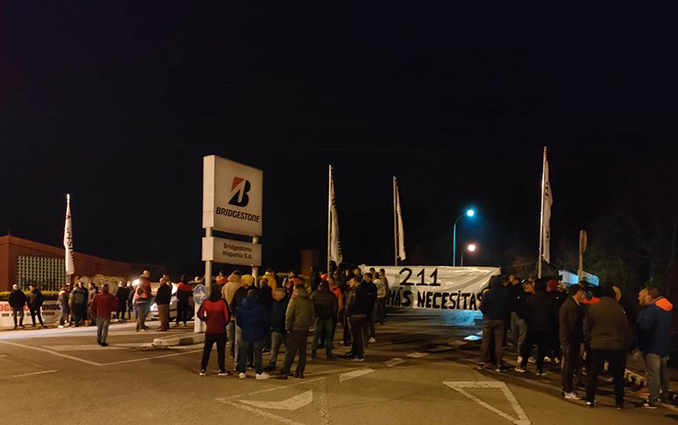 El segundo día de huelga vuelve a paralizar la fábrica de Bridgestone en Puente San Miguel