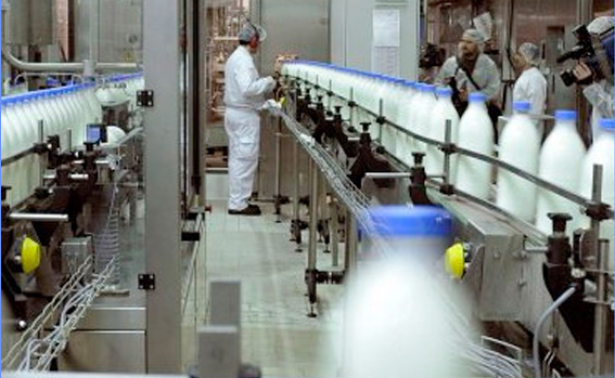 UGT FICA pide a la patronal de industrias lácteas que reflexione para poder avanzar en un acuerdo para el convenio del sector