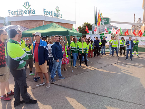 UGT exige la retirada del expediente de Fertiberia cuando se cumple el quinto día de huelga masiva