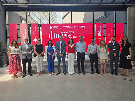 La Fundación Laboral de la Construcción y CaixaBank Dualiza se unen para promover la FP como herramienta de atracción de jóvenes