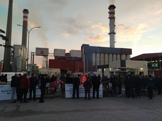 Seguimiento total en la primera jornada de huelga en la planta de Bormioli en Azuqueca de Henares