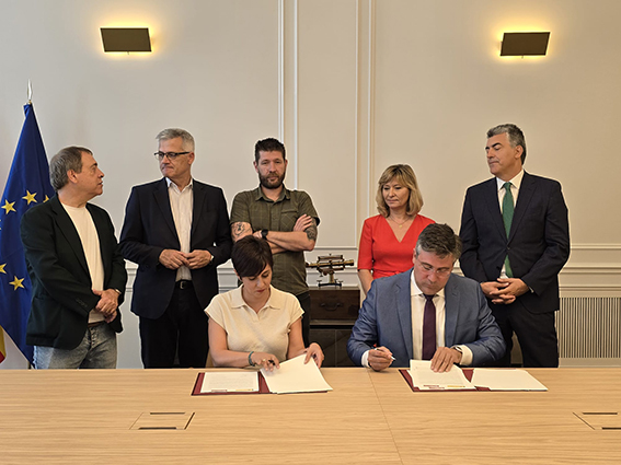 300625 Firma protocolo 1