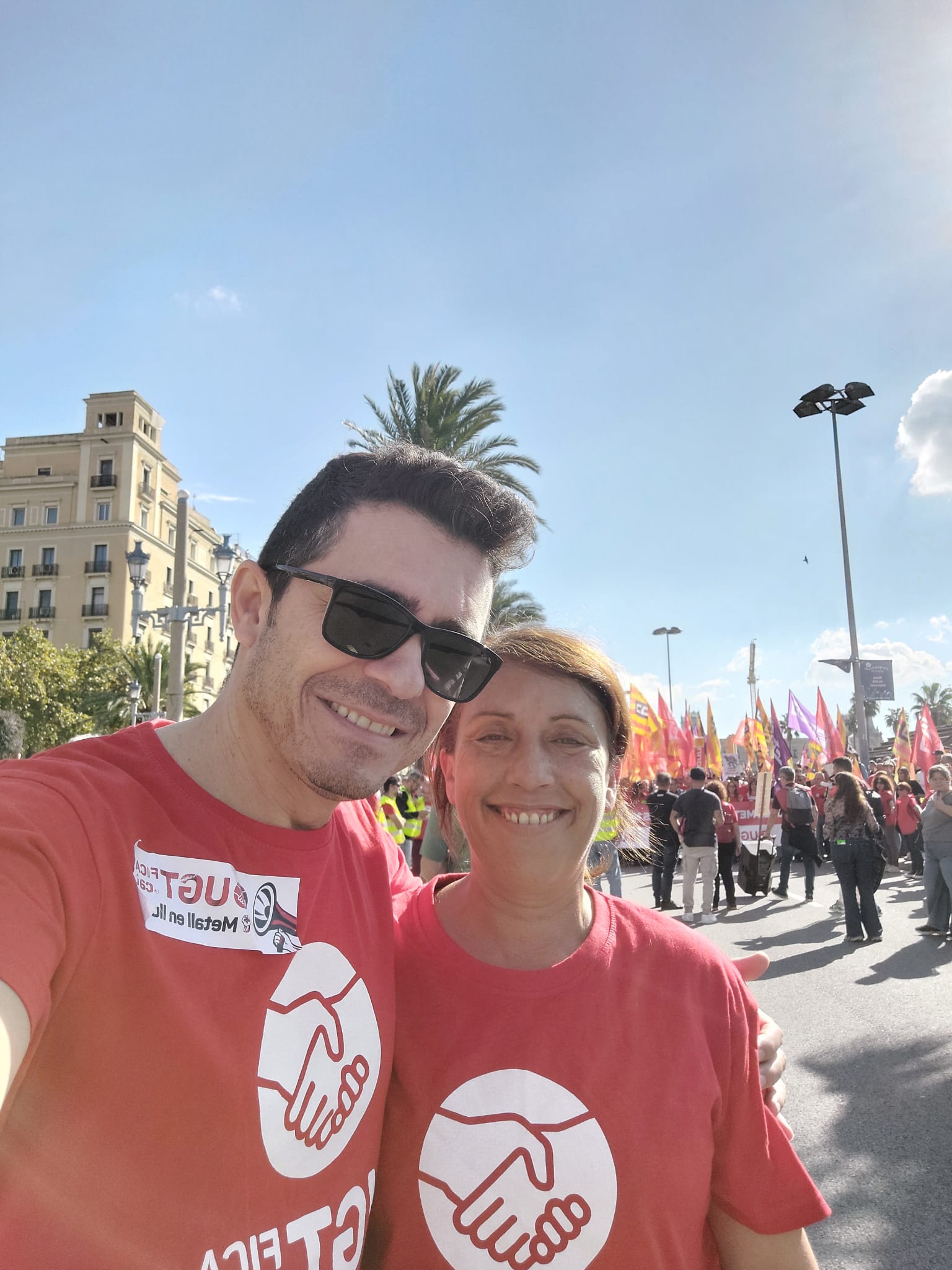 301025 huelga metal barna Antonia y Pasadas