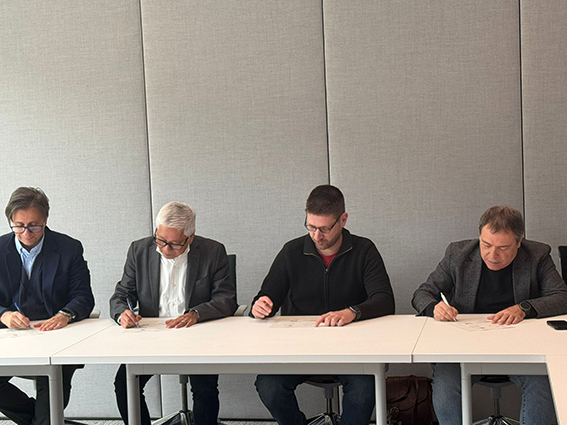 030326 Firma Acuerdo Acciona 1