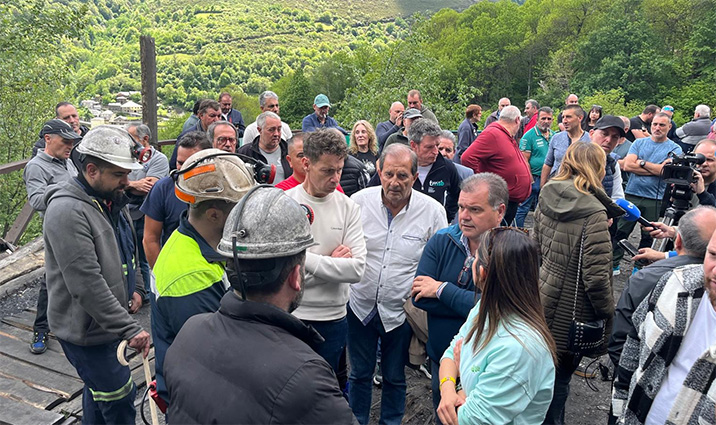 Los cuatro mineros de Mina Miura salen del encierro para iniciar mañana la marcha de seis días a pie hasta Oviedo