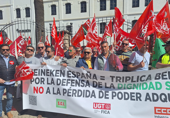UGT FICA Sevilla eleva la presión a Heineken España tras una concentración de la plantilla por la negociación salarial