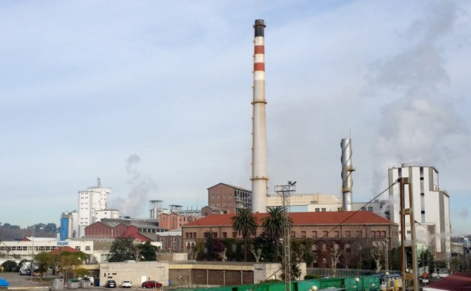 UGT FICA Cantabria considera excesivo el ERE de 77 despidos planteado por Solvay y exige un plan social