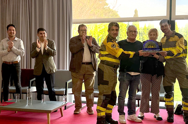 UGT FICA entrega el Premio Rogelia Mariña a la BRIF de Laza (Ourense) por su lucha contra los incendios del pasado verano