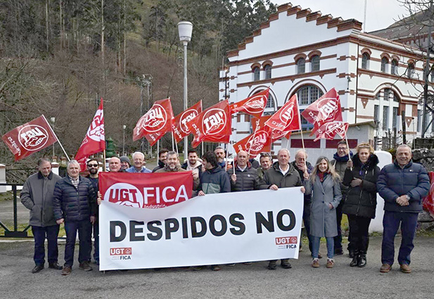 La plantilla de Repsol Electricidad y Gas se concentra para rechazar un nuevo despido en Cantabria