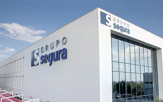 UGT FICA y CCOO convocan una concentración este jueves en protesta por los despidos en F. Segura en Almussafes