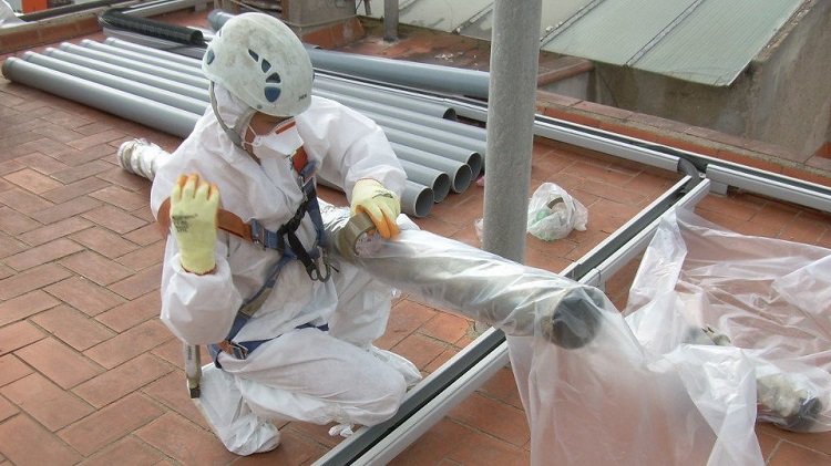 Las instituciones europeas protegen a los trabajadores del amianto