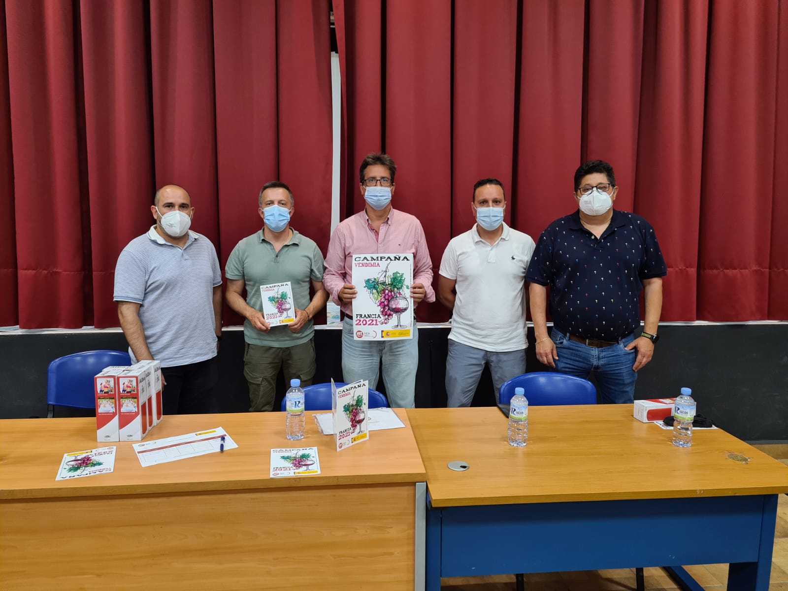 UGT FICA imparte un taller informativo para los y las trabajadoras que acuden a la vendimia francesa en Jamilena (Jaén)